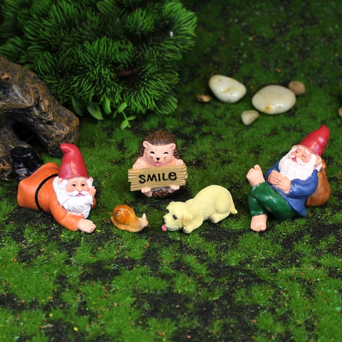 Funny Garden Gnomes Miniature Figurines Resin Hand Painted Fairy Garden Outdoor Decor Christmas Ornament Hedgehog Dog Snail