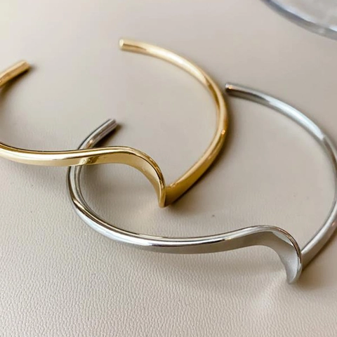 Irregular Wave Twisted Cuff Bracelet Minimalist Polished Alloy Open Bangle Jewelry For Women Aesthetic Modern