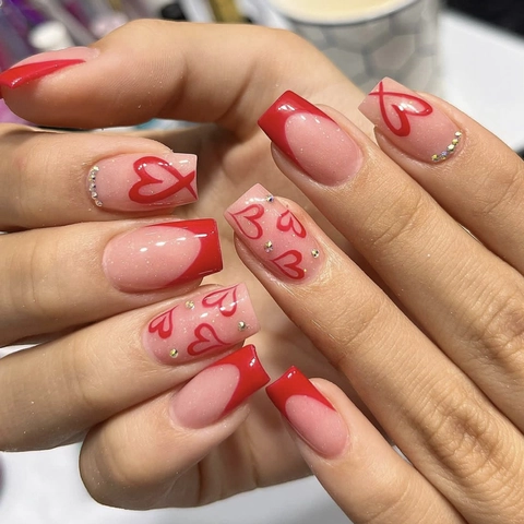 Press On Nägel Quadratisch Französisch Rotes Herz Muster Strass Dekor Süße DIY Künstliche Nagelspitzen Für Frauen Valentin