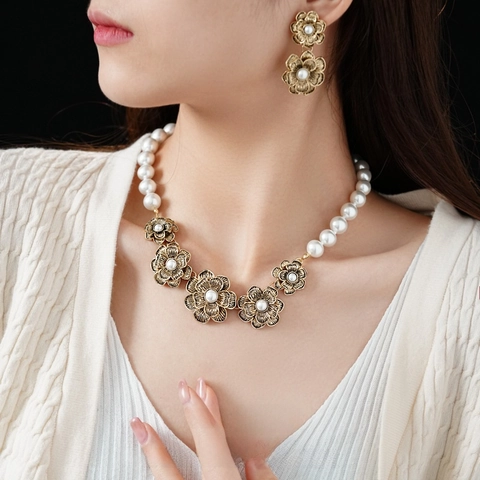 Vintage Flower Necklace And Earrings With Silver Earring Post Alloy Artificial Pearl Retro Style Jewelry For Women