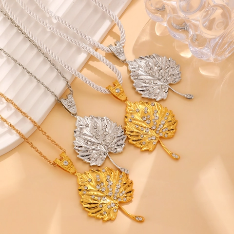 Oversized Leaf Pendant Necklace For Women Alloy Rhinestone Maple Leaf Sweater Chain Western Fashion Statement Jewelry Gold Silver Plated Leaf Necklace