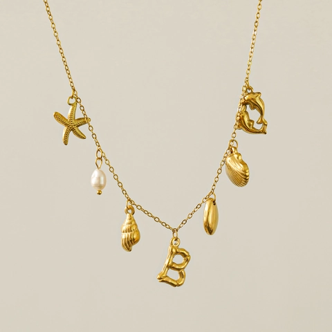 Collana Con Lettera Iniziale Stella Marina Conchiglia Oceano Acciaio Inossidabile Placcato Oro 18K Con Perla de Agua Dulce D'acqua Dolce