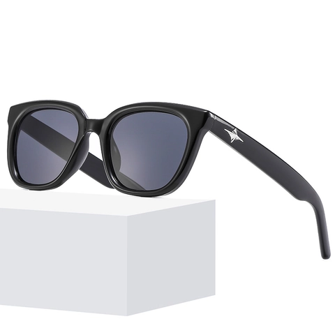 Retro Square Sunglasses Fashion Star Metal Inlay UV400 Protection Polycarbonate Frame Street Style Sunshade Eyewear