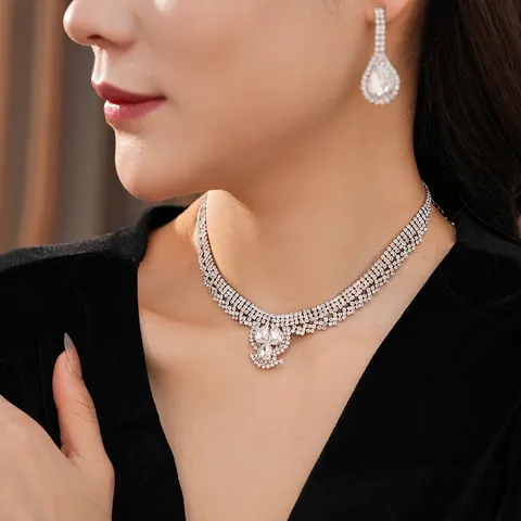Luxury Copper Rhinestone Necklace And Earrings Jewelry With Water Drop Pear Shaped Pendant For Wedding Banquet Bridal