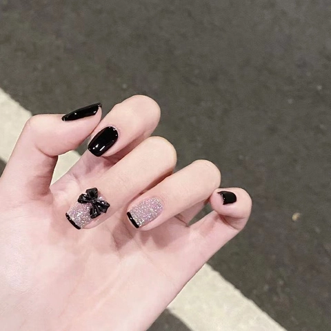 Unghie Finte Press On Nere Lucide Con Fiocco 3D E Glitter Argento Stile Francese Manicure