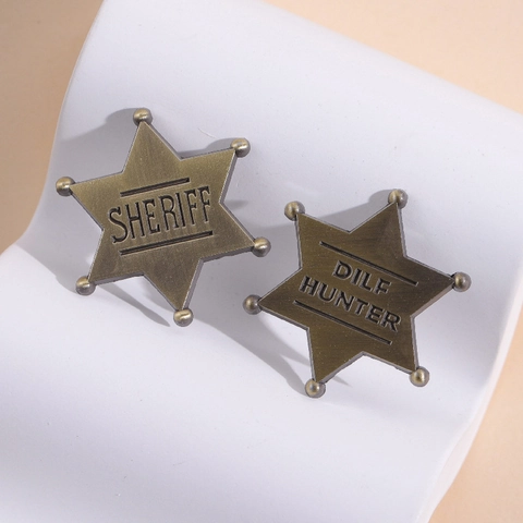 Vintage Hexagonal Star Brooch Alloy Bronze Sheriff And Dilf Hunter Badge Funny Western Cowboy Style Jewelry