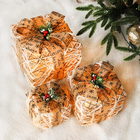 Scatole Regalo Decorazioni Natalizie Luci LED Bagliore Ferro Tessuto Pigne Bacche Plaid Stile Nordico Festa