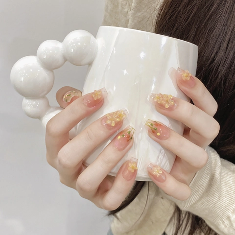 Handgemaakte Press On Nails 3D Bloem Tulp Ontwerp Gradiënt Nude Roze Resin Kunstnagels Voor Dames Elegante Manicure Decoratie