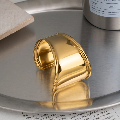 Bracciale A Polsino Largo Placcato Oro 18K Acciaio Inossidabile Ondulato Aperto Lucidato A Specchio Ipoallergenico Donne
