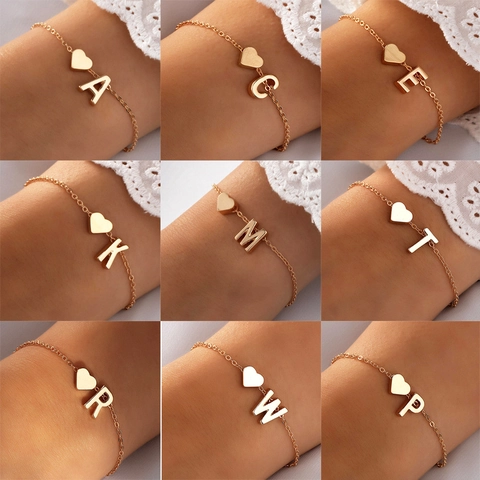 Legierung Armband Gold Überzogen Herz Initialen Buchstaben Alphabet Anhänger Minimalistischen Eleganten Schmuck Für Frauen
