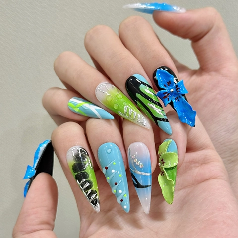 Uñas Postizas Press On Hechas A Mano Azul Verde Talla Floral 3D Stiletto Uñas Artificiales Largas Con Relieve Cruz 3D Diamantes