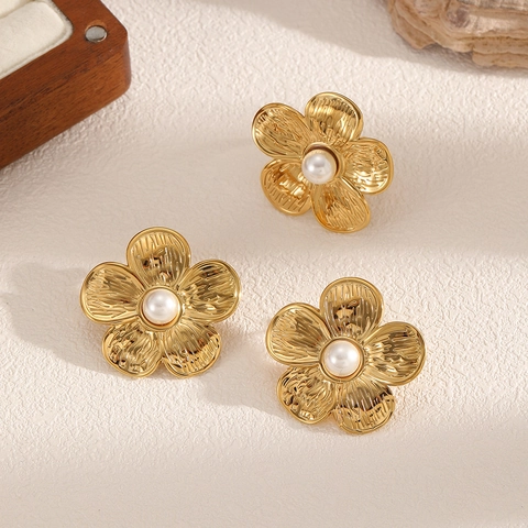 Bloem Ontwerp Roestvrij Staal Vergulde Oorbel En Ring Sieraden Voor Vrouwen Elegant Getextureerde Bloemblaadje Met Kunstparel