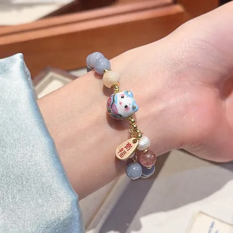 Bracciale Di Künstliche Perle Di Cristallo Con Ciondolo Gatto Della Fortuna In Ceramica E Perla Artificial Imitazione Etichetta Rame Gioielli Donna