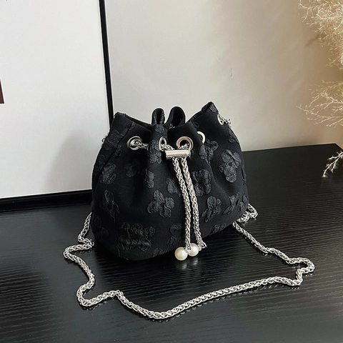 Damen 3D Floral Textur Eimer Tasche Kordelzug Mini Umhängetasche Mit Silberner Metallkette Und Künstliche Perlen Akzenten