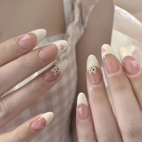 French Style Mandelform Aufpressnägel Mit Cartoon Bär Und Herzmuster Glänzendes Finish Abnehmbar Süße Nagelkunst Damen