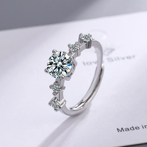 Anello Elegante Da Donna Rame Placcato Oro Bianco Zirconia Cubica Rotonda Scintillante Fascia Aperta Regolabile Design Di Nicchia