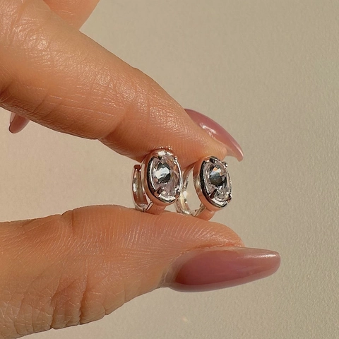 Minimalistische 925 Sterling Silber Huggie Creolen Mit Ovalem Transparentem Zirkon Vier Krallen Fassung Schmuck