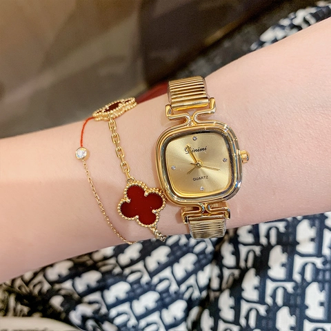 Montre Femme Carrée Rétro Minimaliste Quartz Analogique Montre Bracelet Boîtier Alliage Cuir Acier Mode Élégant Accessoire Dames