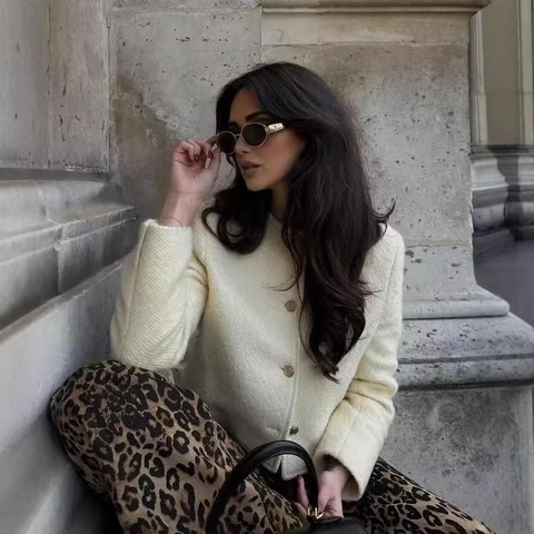 Veste Texturée À Col Rond Style Français Pour Femmes Cardigan Élégant À Manches Longues Ivoire Avec Boutons Dorés