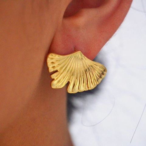 Orecchini A Lobo Foglia Di Ginkgo Placcato Oro 14K Acciaio Inossidabile Irregolare Opaco Eleganti Gioielli Per Donne