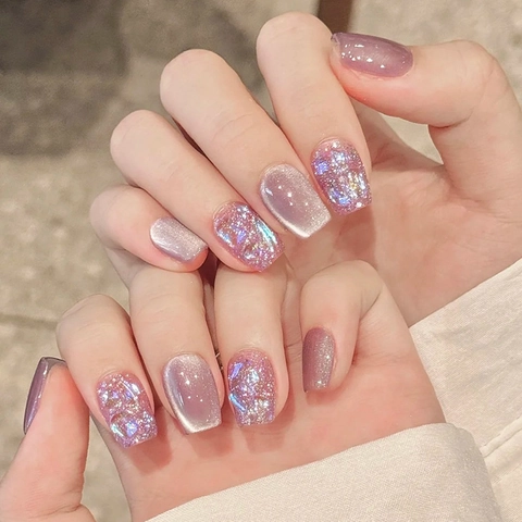Lavendel Paars Cat Eye Press On Nagels Met Iridiserende Schelpfragmenten En Steentjes Korte Vierkante Kunstnagels