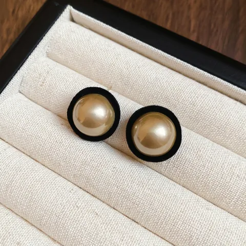 Boucles D'oreilles Puces Rondes Künstliche Perles D'imitation Avec Bordure Flocage Alliage Et Tige Argent Sterling 925 Bijoux Vintage