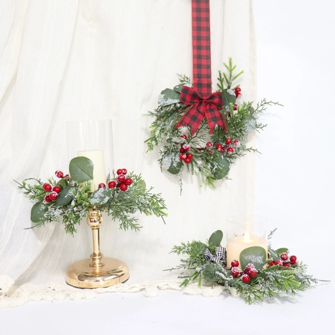 Corona Di Natale Anello Candela Pino Ghiacciato Eucalipto Bacche Rosse Fiocco A Quadri Decorazione Tavola Inverno