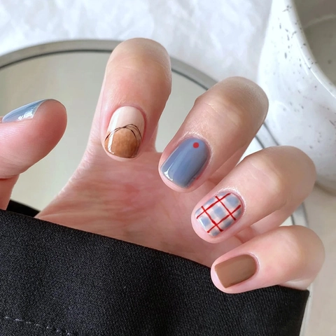 Glossy Short Square Press On Nails Plaid Graffiti Blue Brown Daily Wear Artificial Fingernails For Women