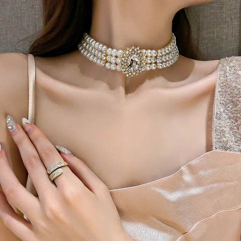 Collana Choker In Stile Palazzo Vintage Con Tre Strati Di Künstliche Perle Sintetiche E Grande Pendente In Cristallo E Strass