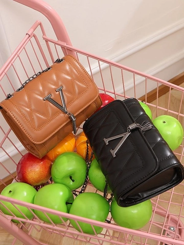 Women Quilted Crossbody Bag PU Leather Rhomboid Pattern Metal V-Logo Tassel Chain Strap Elegant Fashion Shoulder Bag