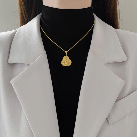 Collana Con Pendente Geometrico Acciaio Al Titanio Placcato Oro Tre Cerchi Sovrapposti Trama Radiale Minimalista Elegante Catena Box
