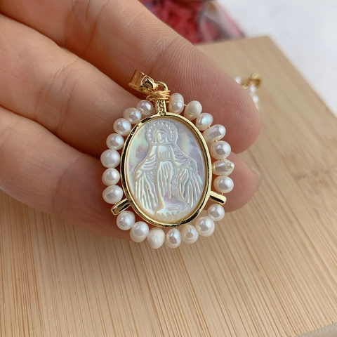 Retro Virgin Mary Relief Pendant Necklace Accessory With Freshwater Pearl White Mother Of Pearl 18K Gold Plated Copper For Women Religious Jewelry