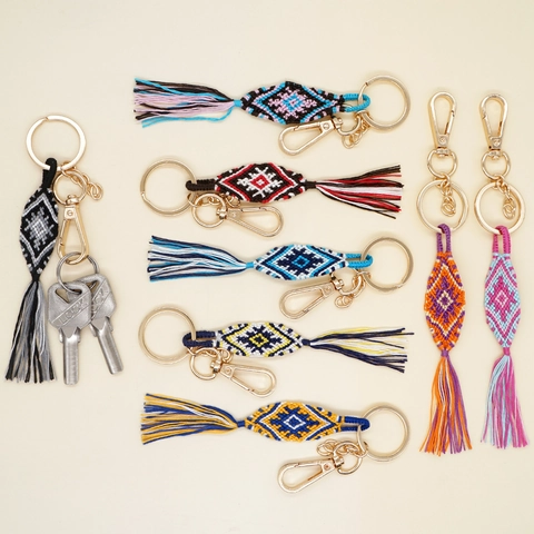 Porte-Clés Tissé À La Main Bohème Gland De Coton Pendentif De Sac Motif Diamant Style Ethnique Alliage Fermoir Mousqueton