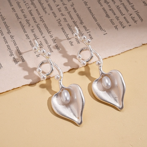 Calla Lily Flower Drop Earrings With Imitation Artificial Pearls Silver Earring Post Elegant Vine Alloy Jewelry For Women