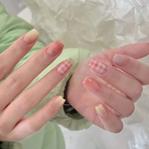 Korte Vierkante Ronde Press On Nagels Oranje Roze Gradiënt Wit Raster Sterpatroon Afneembare Glanzende Kunstnagels Voor Vrouwen