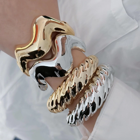 Minimalistische CCB Onregelmatige Open Armband Voor Vrouwen Niche Mode Golfpatroon Gedraaide Metalen Armring Sieraden