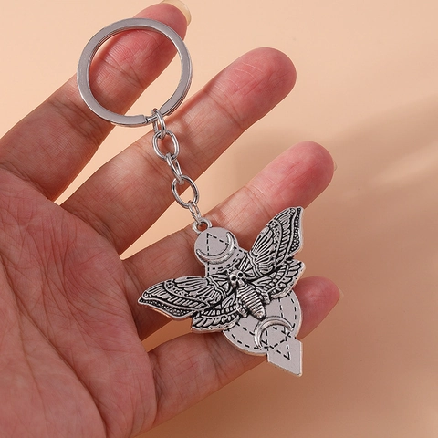 Portachiavi Gotico Vintage in Metallo con Falena e Scheletro Simbolo Geometrico Fasi Lunari per Zaino Borsa Regalo Halloween