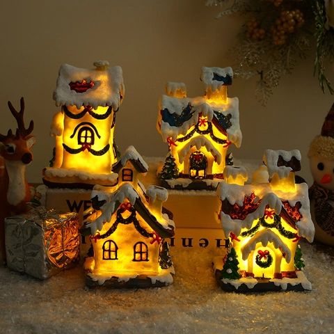 Adorno Casa Luminosa De Navidad Resina Luz LED Cubierta De Nieve Edificio Miniatura Pueblo Para Decoración Escritorio Festiva