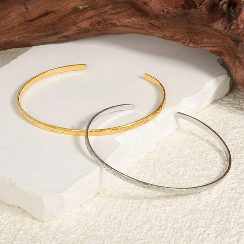 Brazalete Abierto Minimalista Acero Inoxidable 304 Textura Martillada Ajustable Joyería Para Mujer