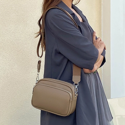 Women Crossbody Bag Lychee Pattern PU Leather Dual Zipper Camera Bag With Wide Fabric Strap Minimalist Small Square Shoulder Bag