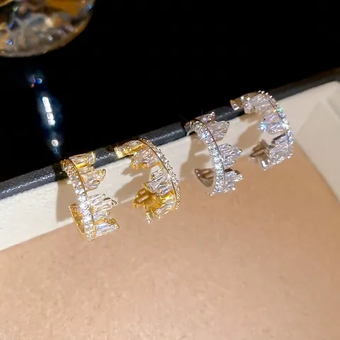 Onregelmatige C-Vorm Oorringen Geometrische Baguette Zirkonia Koperen Sieraden Met 925 Sterling Zilveren Oorpiercing
