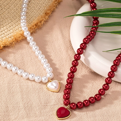 Heart Artificial Pearl Necklace Elegant Resin Artificial Pearl Choker With Alloy Heart Pendant Vintage Jewelry For Women Fashion Accessory