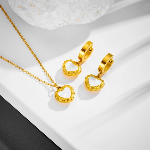 French Vintage Heart Pendant Necklace And Stud Earrings Titanium Steel Shell Inlay Gold Plated Elegant Jewelry Women