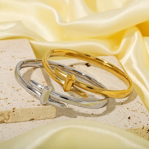 Bracciale Rigido A Nodo Minimalista Acciaio Inossidabile Placcato Oro 18K Design Incrociato Unico Gioielli Ipoallergenici