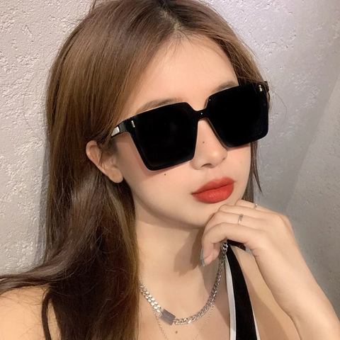 Oversized Square Sunglasses UV400 Protection PC Frame Metal Stud Decor Trendy Fashion Travel Driving Eyewear For Women