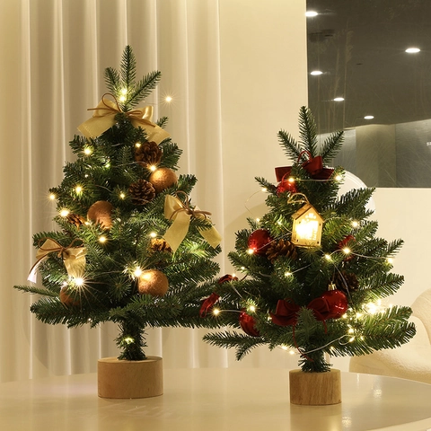 Mini Künstlicher Weihnachtsbaum Beflockter PVC PE Schreibtisch Deko Mit LED Lichtern Holzsockel Kiefernzapfen Schleifen