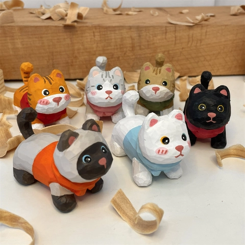 Mignon Ornement de Chat Sculpté à la Main en Bois Figurine d'Animal en Tilleul Peinte à la Main pour Bureau Maison Voiture Cadeau Unique