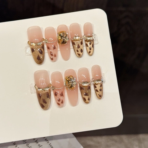 Handmade Mandel Aufpressnägel Leopard Print Straßstein Edelstein Luxus Nude Rosa Glänzend Elegant Für Damen