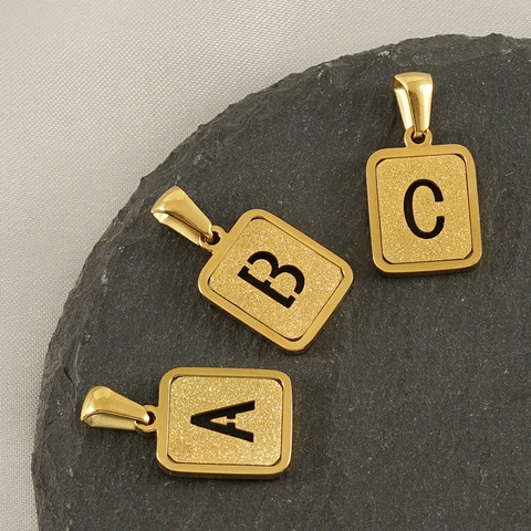 Mattierte 18K Vergoldete Edelstahl Buchstaben Anhänger Halskette Für Damen Mode Minimalistischer Initialen Rechteckiger Schmuck