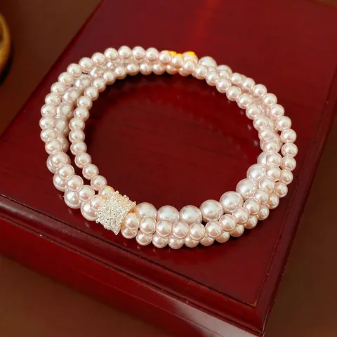 Bracelet Künstliche Perles Imitation Multi Rangs Style Français Vintage Avec Fermoir Métal Pavé De Zircon Bijoux Élégants